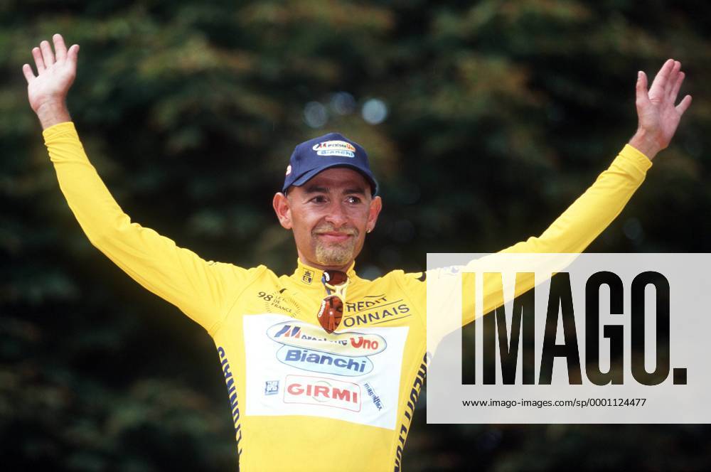 Marco Pantani (Italien Mercatone Uno) - Gesamtsieger der Tour de France 1998 Radsport Herren Tour de France 1998, Straßenradsport, Straße, Rad, Vdia Einzelbild Paris Freude,