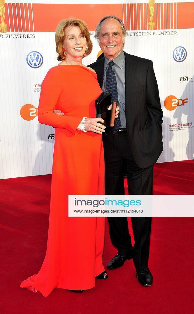 DEUTSCHER FILMPREIS 2009 Senta Berger with husband Michael Verhoeven at the DEUTSCHER FILMPREIS 2009 at the Palais am Funkturm in Berlin on 24 04 2009 Copyright IMAGO Mathias Krohn EVENTPRESS