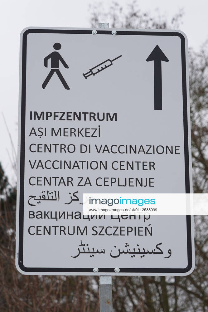 Signpost in several languages to the vaccination centre Gross Gerau 09 02 2021 Start of the vaccination centre Gross Gerau