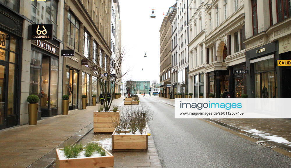 The Neuer Wall shopping street in Hamburgs city centre, almost deserted during the lockdown Hamburg city centre