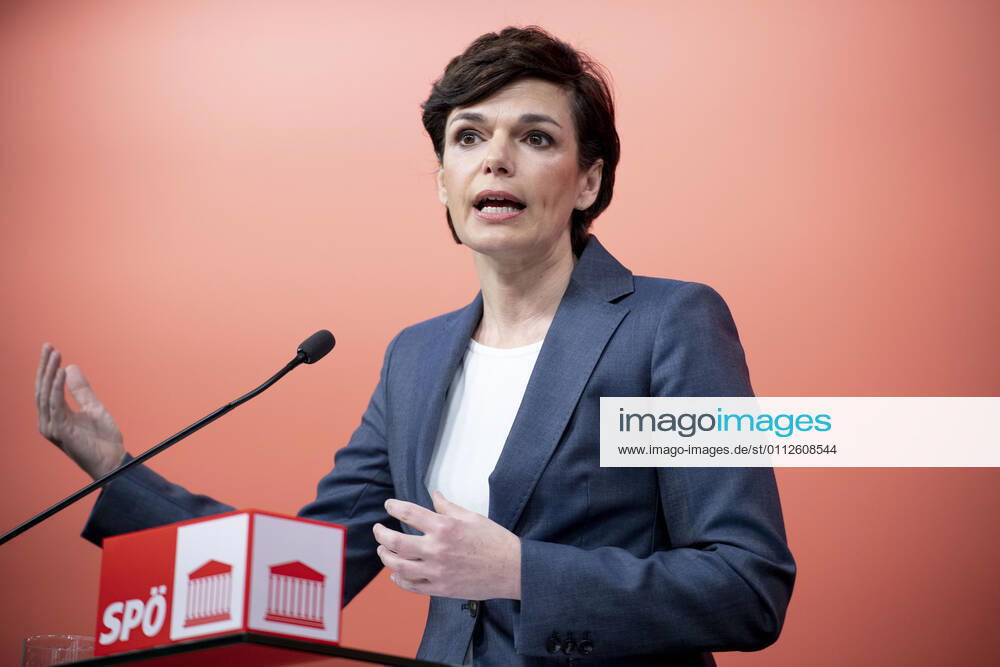 SPOE press conference Vienna: Red foyer ,,Current corona developments Pressekonferenz in Wien mit Pamela Rendi-Wagner zur aktuellen Corona-Entwicklung. Im Bild: SPÖ-Bundesparteivorsitzende Klubobfrau Pamela Rendi-Wagner (SPÖ). Wien, Österreich. 10.02.2021