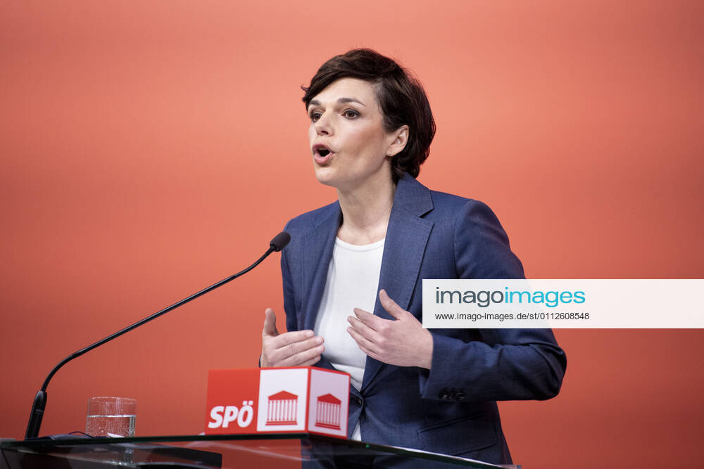SPOE press conference Vienna: Red foyer ,,Current corona developments Pressekonferenz in Wien mit Pamela Rendi-Wagner zur aktuellen Corona-Entwicklung. Im Bild: SPÖ-Bundesparteivorsitzende Klubobfrau Pamela Rendi-Wagner (SPÖ). Wien, Österreich. 10.02.2021