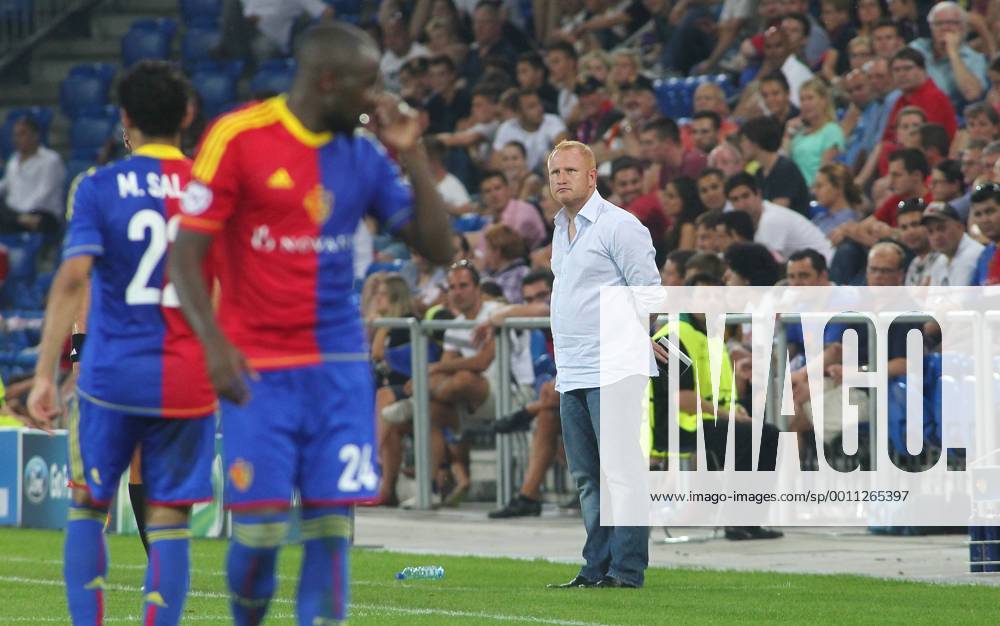 St Jakob Park Basel , SCHWEIZ , Herren Fussball UEFA Champions League Qualifikation Saison 2012 2013 FC Basel - CFR Cluj 1:2 Trainer Heiko Vogel (FC Basel) ; Aktion , enttäuscht , gestik , Einzelbild