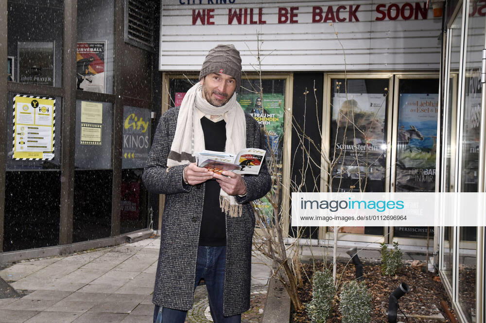 Arnd Schimkat at an exclusive photo shooting in front of the City Kino Munich, 10 02 2021 Foto:xS.xFuturexImage