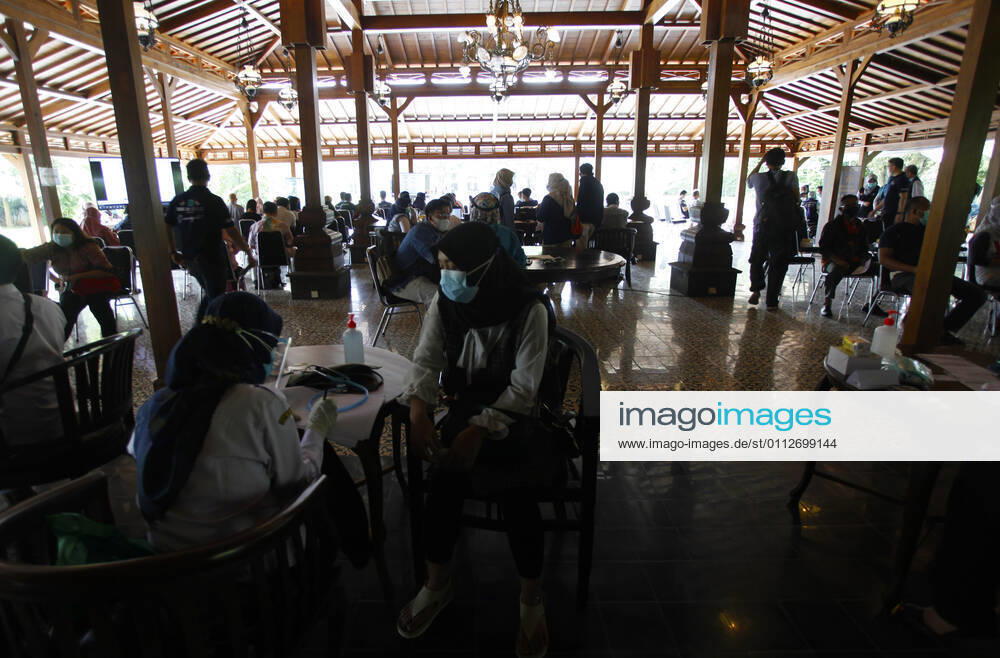 Indonesia s COVID-19 Mass Vaccination Health worker wait for vaccinates during COVID-19 mass vaccination for medical workers and elderly people in Bogor, West Java on February 11, 2021. (Photo by Adrian INA Photo Agency)