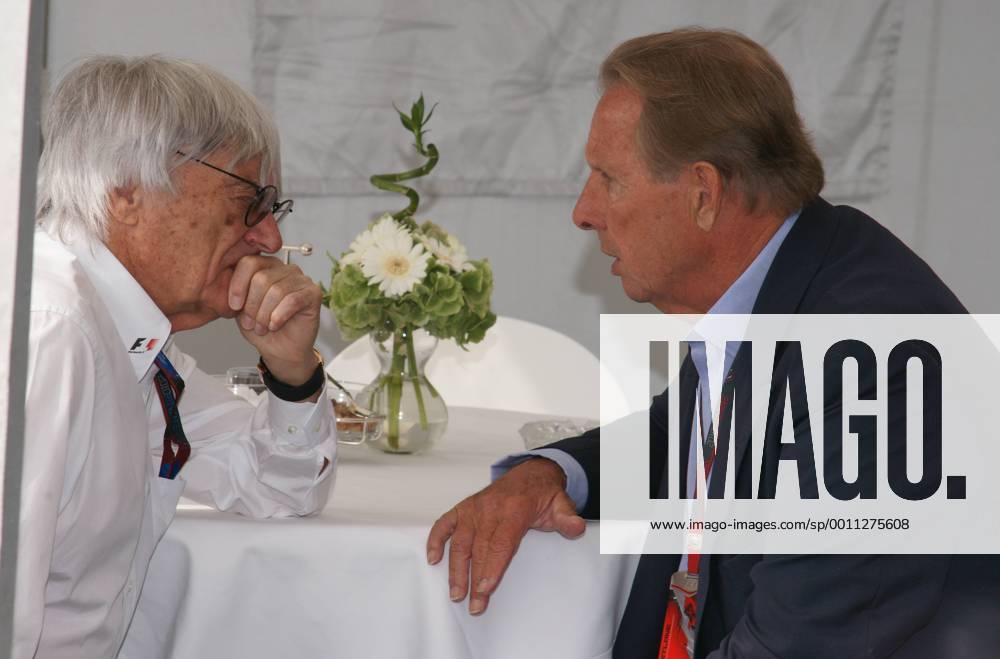 Formula 1 Grosser Preis Santander von Deutschland, Sonntag, 25. Juli 2010. Bernie Ecclestone im Gespräch mit Paddock Club Boss Paddy McNally.