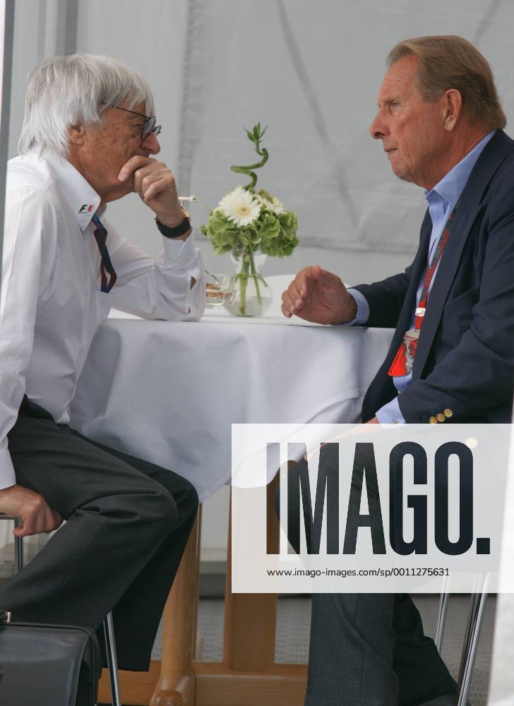 Formula 1 Grosser Preis Santander von Deutschland, Sonntag, 25. Juli 2010. Bernie Ecclestone im Gespräch mit Paddock Club Boss Paddy McNally.