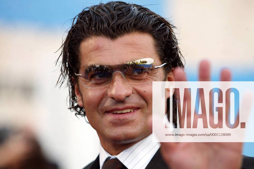 Alberto Tomba (Italien) anlässlich der Verleihung des Laureus World Sports Awards 2004 Alpiner Skilauf Herren Laureus World Sports Awards 2004, Sportlerwahl, Ehrung, Sportlerehrung, Sportlerauszeichnung, Vdig Porträt Award Estoril