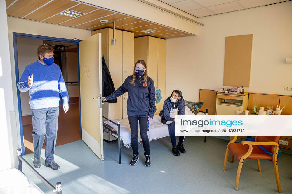 Hague King Willem-Alexander visited the winter shelter of the Salvation Army in The Hague The Leger des Heils currently offers 24-hour shelter for the homeless.