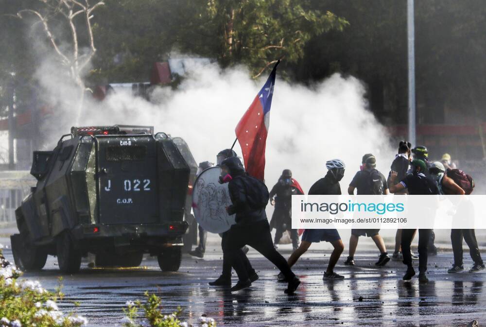 Protests by prisoners of the social outbreak in the center of the capital during the coronavirus pandemic Javier Salvo Aton Chile, Santiago Chile Aton 488430