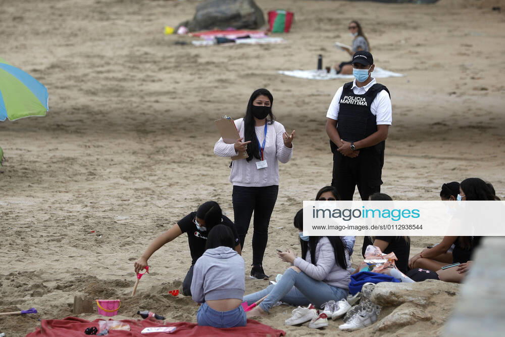 Health authorities and regional government along with Navy personnel inspect vacationers on the Amarilla beach of this commune that advanced to phase 3 Andres Pina Aton Chile, Concon Chile Aton 488583