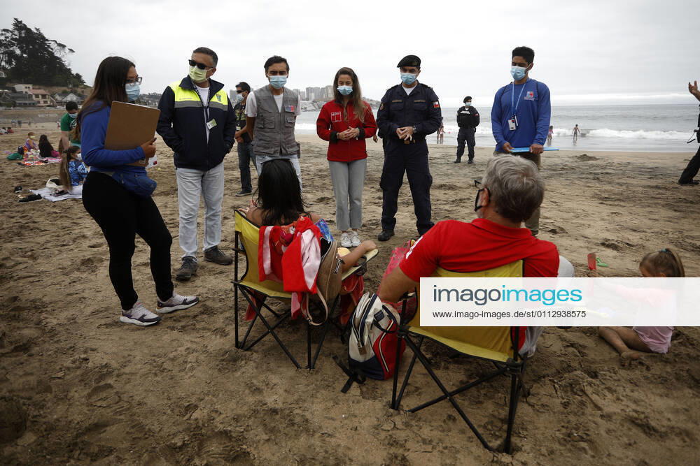 Health authorities and regional government along with Navy personnel inspect vacationers on the Amarilla beach of this commune that advanced to phase 3 Andres Pina Aton Chile, Concon Chile Aton 488593