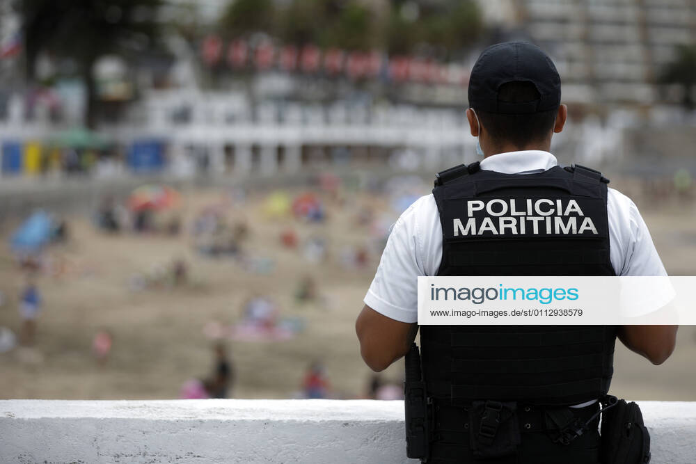 Health authorities and regional government along with Navy personnel inspect vacationers on the Amarilla beach of this commune that advanced to phase 3 Andres Pina Aton Chile, Concon Chile Aton 488597
