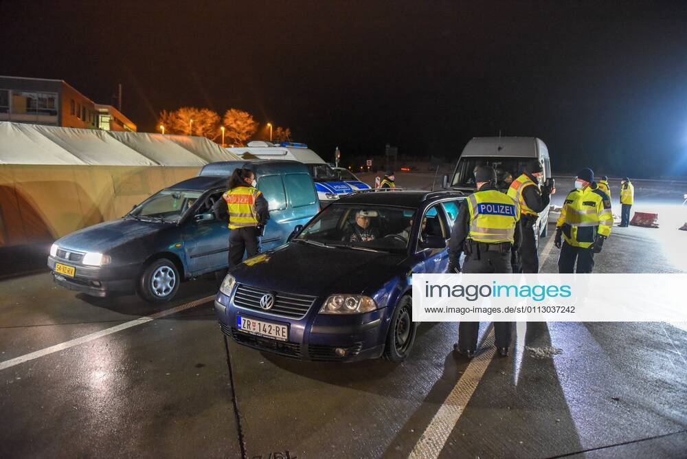BAB17 Breitenau - Grenzschließung zur Tschechischen Republik: Bundespolizei im Einsatz 14.02.2021 seit 00:00 Uhr - Zinnwald, Teplitzer Straße (bilder mit Sperrscheibe) - A17 Richtung Dresden, Grenzübergang Breitenau - Grenzübergang Zinnwald-Georgenfeld (Polizeifahrzeug mit Blaulicht) Fotograf: LausitzNews Erik-Holm Langhof Seit 00:00 Uhr werden von deutscher Seite aus die Grenzen zur Tschechischen Republik überwacht. Auf der Autobahn 17 wurden zahlreiche Fahrzeuge zurückgewiesen. Die Kräfte der Bundespolizei mussten von anderen Grenzübergängen abgezogen werden, um die vielen Fahrzeuge auf der Autobahn zu kontrollieren. Pressemitteilung SMS Sachsen - 12.02.2021, 17:27 Uhr - Erstveröffentlichung Sachsen passt Quarantäne-Verordnu