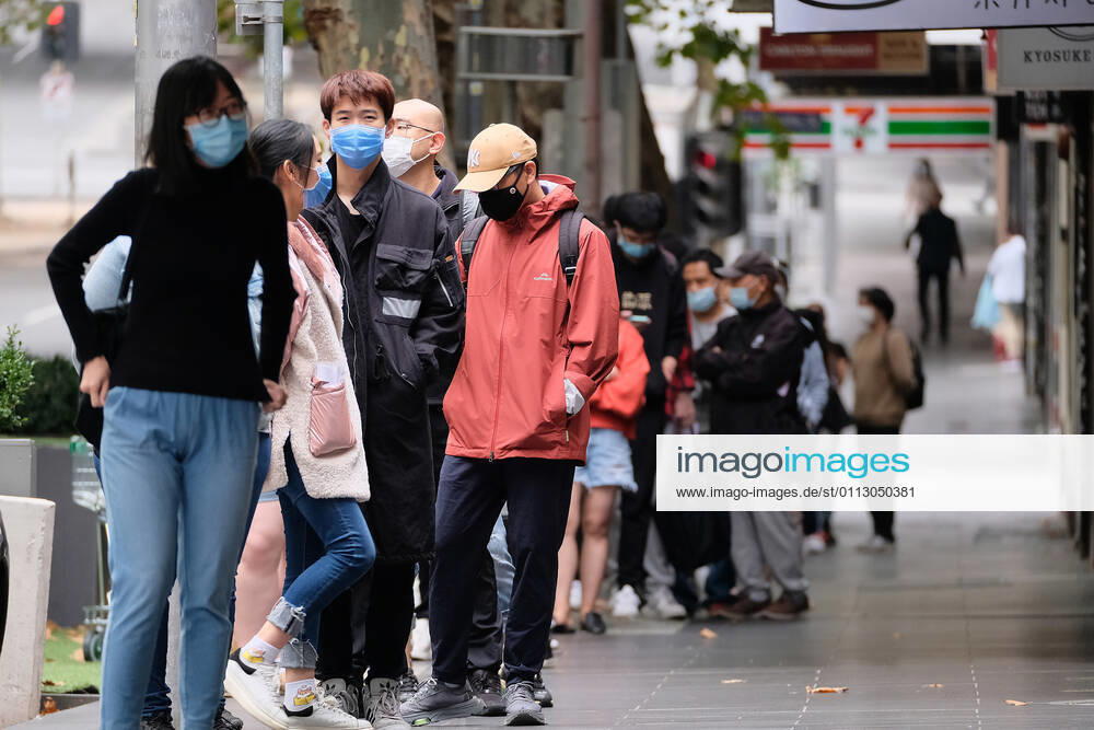 VICTORIA CORONAVIRUS COVID19, Melbournians line up to be tested for Covid 19 in Melbourne, Monday, February 15, 2021. Victorians are in lockdown for the third time amid fears the highly infectious UK strain of coronavirus has spread in the community. ( NO ARCHIVING, , NO USE IN BOOKS WITHOUT CONSENT MELBOURNE VIC AUSTRALIA