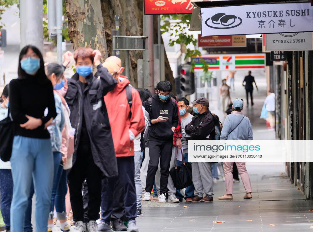 VICTORIA CORONAVIRUS COVID19, Melbournians line up to be tested for Covid 19 in Melbourne, Monday, February 15, 2021. Victorians are in lockdown for the third time amid fears the highly infectious UK strain of coronavirus has spread in the community. ( NO ARCHIVING, , NO USE IN BOOKS WITHOUT CONSENT MELBOURNE VIC AUSTRALIA