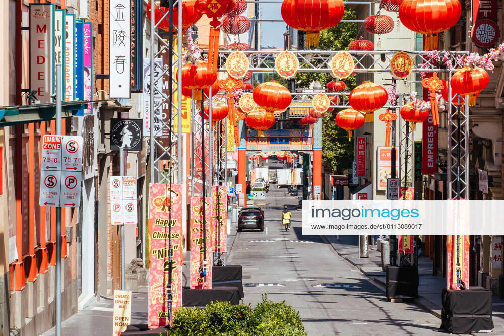 Melbourne, Australia - February 15 2021: Cafes and retail shops closed in Melbourne s Chinatown at the start of a circuit breaker lockdown imposed suddenly by the Victorian Government. This is due to increasing numbers of COVID-19 cases in north western Melbourne. - ZUMAp121 20210215_zsp_p121_002