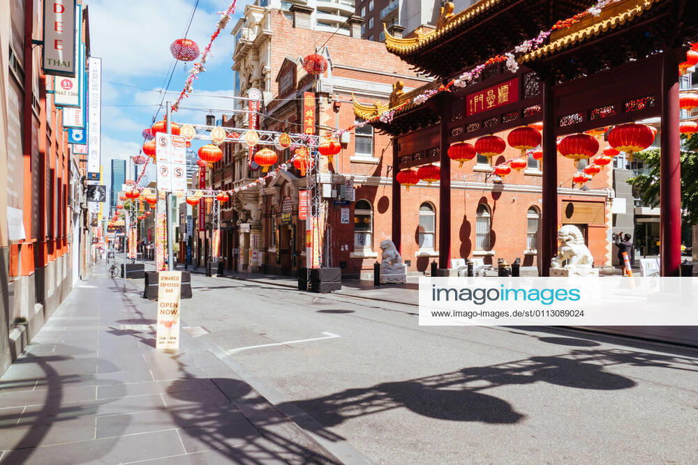 Melbourne, Australia - February 15 2021: Cafes and retail shops closed in Melbourne s Chinatown at the start of a circuit breaker lockdown imposed suddenly by the Victorian Government. This is due to increasing numbers of COVID-19 cases in north western Melbourne. - ZUMAp121 20210215_zsp_p121_004