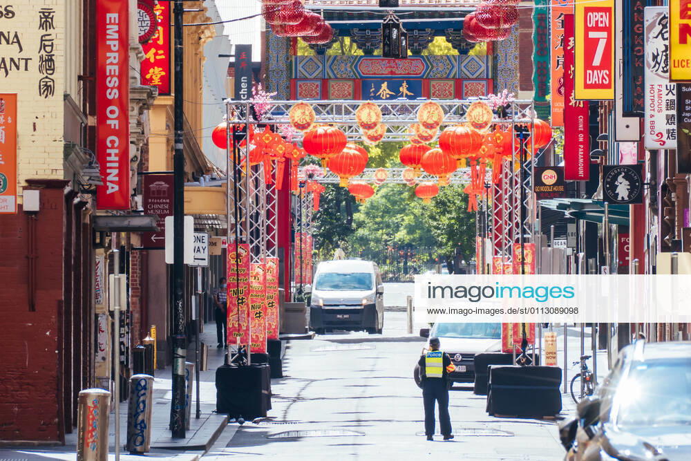 Melbourne, Australia - February 15 2021: Cafes and retail shops closed in Melbourne s Chinatown at the start of a circuit breaker lockdown imposed suddenly by the Victorian Government. This is due to increasing numbers of COVID-19 cases in north western Melbourne. - ZUMAp121 20210215_zsp_p121_009