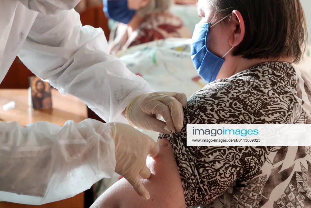 ST PETERSBURG, RUSSIA — FEBRUARY 15, 2021: A medical worker injects a patient with the Gam-COVID-Vac vaccine (under the brand name of Sputnik V) at No 7 Neuropsychiatric Care Home. Alexander Demianchuk TASS TS0F6D19