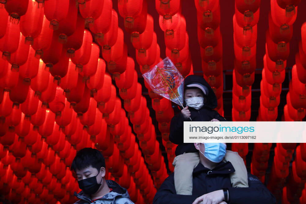 (210215) -- GUANGZHOU HANGZHOU, Feb. 15, 2021 -- People visit the Old North Market during the Lunar New Year holiday in Shenyang, northeast China s Liaoning Province, Feb. 14, 2021. ) Xinhua Headlines: Bustling shopping centers point to China s consumption growth potential YangxQing