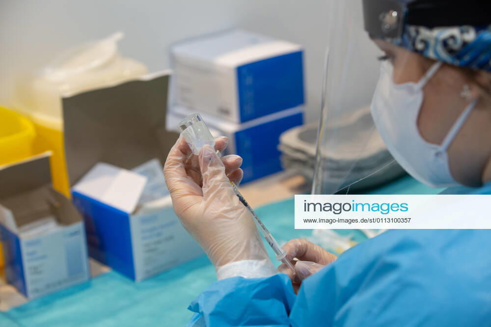 Italy: New area for anti-Covid vaccination in Rome A nurse prepares the doses of the Covid-19 vaccine in the new area dedicated to vaccinations in the Ennio Morricone Auditorium in Rome Rome Italy