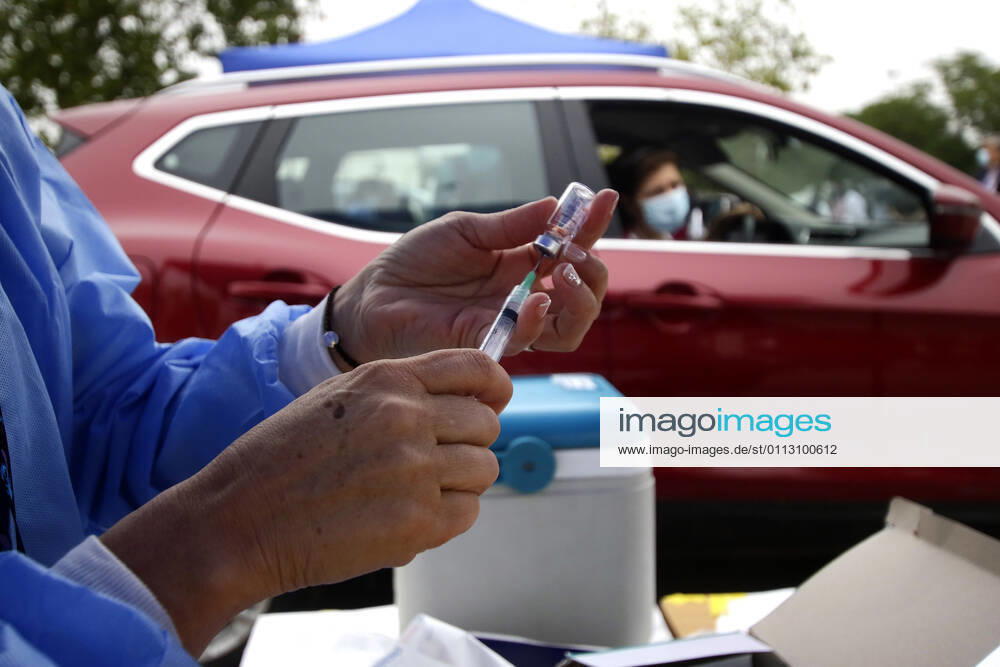 Authorities inaugurate a new vaccination point in the parking lot of the National Stadium Javier Salvo Aton Chile, Santiago Chile Aton Chile 489103