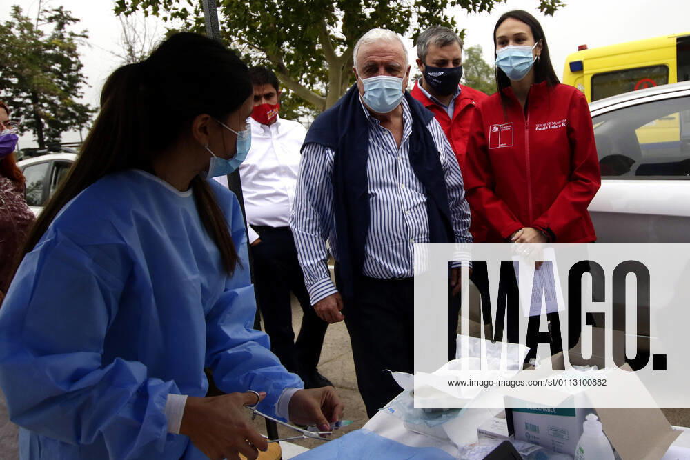 The seremi of Health of the Metropolitan Region, Paula Labra, the Minister of Sport, Andràs Otero and the mayor of Nunoa, Andràs Zarhi, inaugurate a new vaccination point in the parking lot of the National Stadium Javier Salvo Aton Chile, Santiago Chile Aton Chile 489114