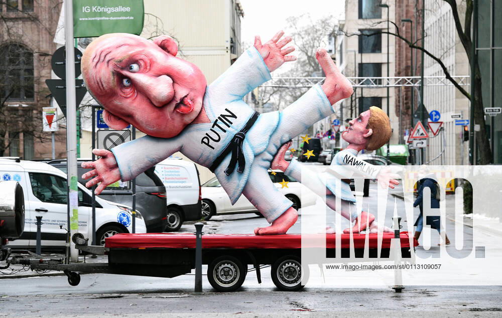 Despite the cancelled carnival, float builder Jacques Tilly sends some motto floats through the almost empty Düsseldorf on Rose Monday Here on the topic of Kremlin critic Nawalny and Russias President Putin