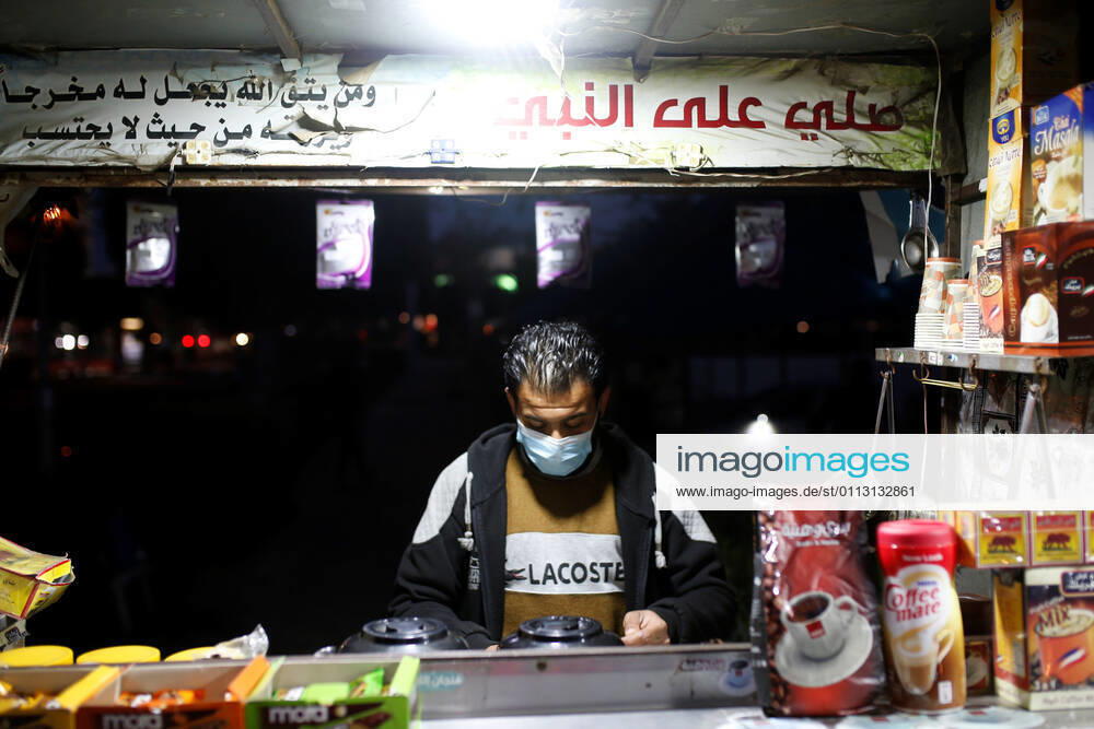 Gaza city, Gaza Strip, Palestinian Territory: A Palestinian vendor sells hot drinks, amid the spread of the Coronavirus pandemic, in Gaza City on February 15, 2021 Gaza city Palestinian Territory - ZUMAap3_ 20210215_zaf_ap3_148