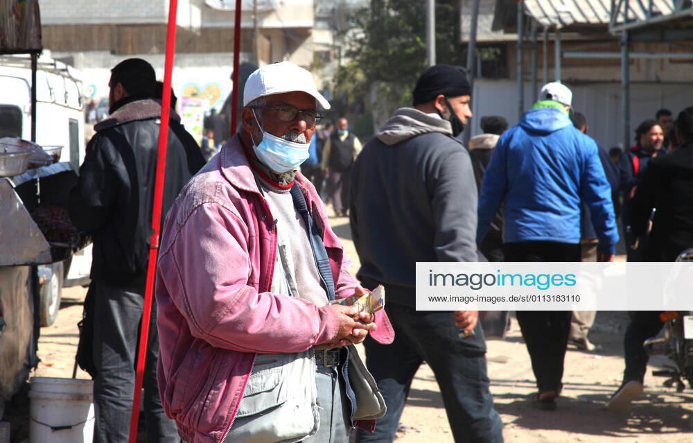 Gaza city, Gaza Strip, Palestinian Territory: Palestinians shop at Yarmouk market, in Gaza city, on February 16, 2021. The Gaza municipality decided to reopen the popular Yarmouk market, after a two-month closure, due to the spread of the coronavirus disease (COVID-19 Gaza city Palestinian Territory - ZUMAap3_ 20210216_zaf_ap3_019
