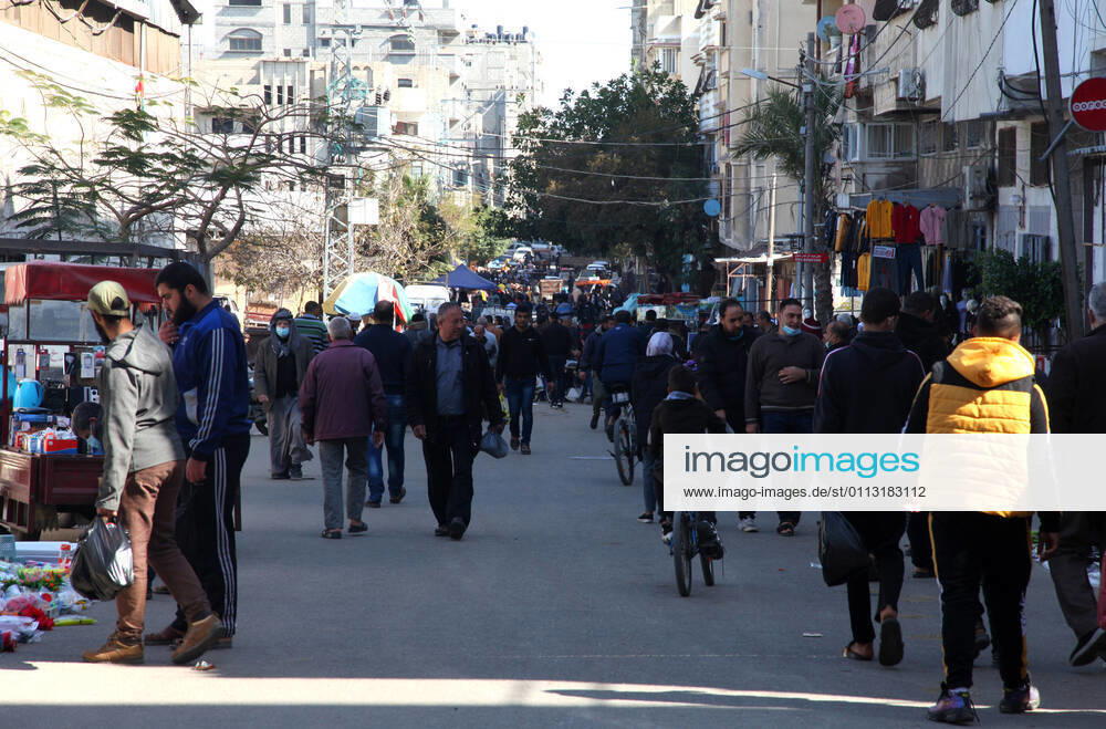 Gaza city, Gaza Strip, Palestinian Territory: Palestinians shop at Yarmouk market, in Gaza city, on February 16, 2021. The Gaza municipality decided to reopen the popular Yarmouk market, after a two-month closure, due to the spread of the coronavirus disease (COVID-19 Gaza city Palestinian Territory - ZUMAap3_ 20210216_zaf_ap3_021