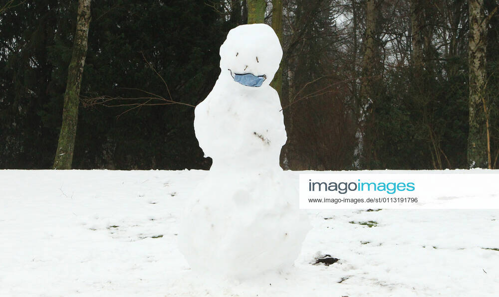 A snowman with a mask stands in the Hamburg city park Winterhude Hamburg