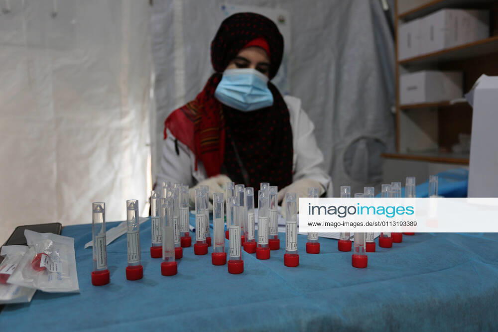 Khan Younis, Gaza Strip, Palestinian Territory: A Palestinian health worker collects a swab sample from a person for Covid-19 test in Khan Younis in the southern Gaza Strip, on February 16, 2021. The Palestinian Authority accused Israel of refusing to allow some 2,000 coronavirus vaccine doses destined for Gaza health workers into the blockaded coastal strip Khan Younis Palestinian Territory - ZUMAap3_ 20210216_zaf_ap3_061