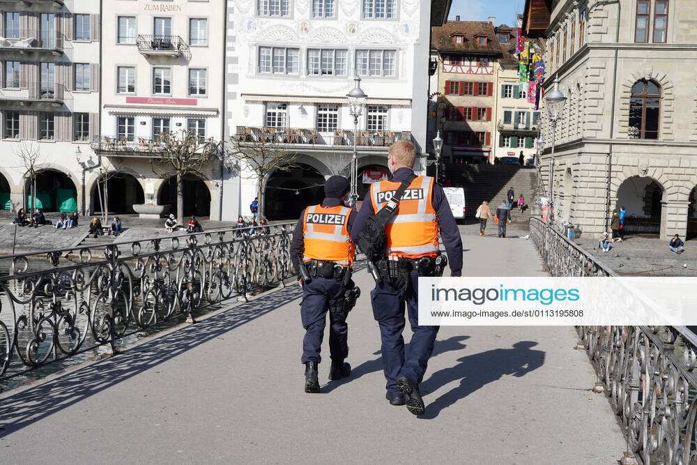 Photo Manuel Geisser 11 02 2021 Coronavirus event ban Picture Lucerne police on patrol