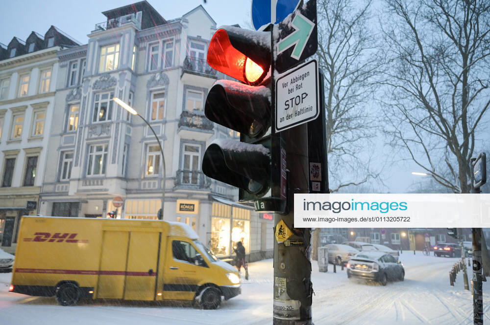DEUTSCHLAND, Hamburg, Winter, Schnee, DHL Paketdienst Hamburg Germany