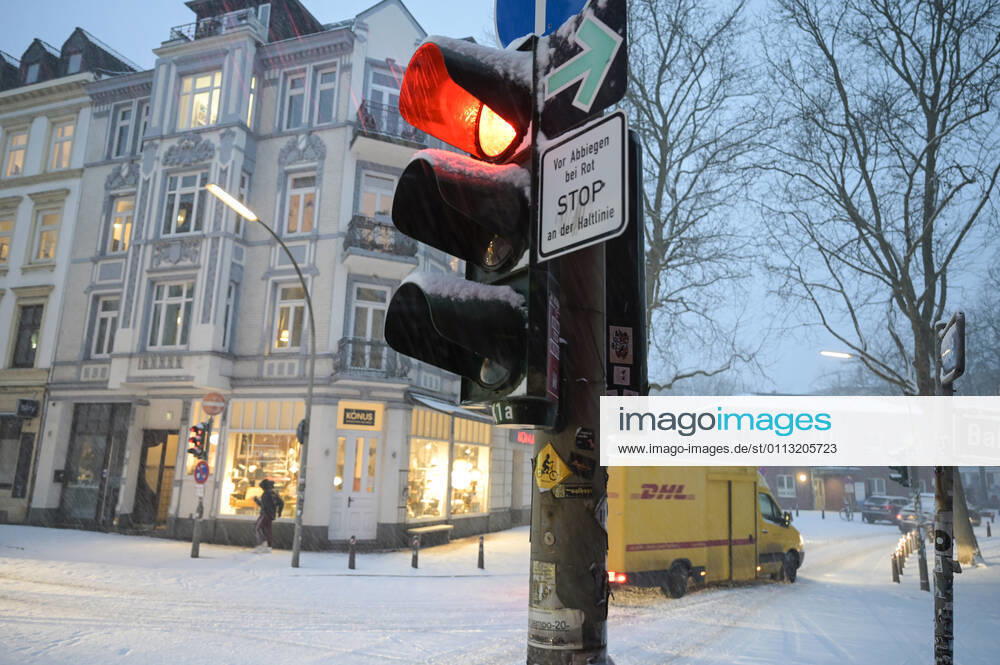 DEUTSCHLAND, Hamburg, Winter, Schnee, DHL Paketdienst Hamburg Germany