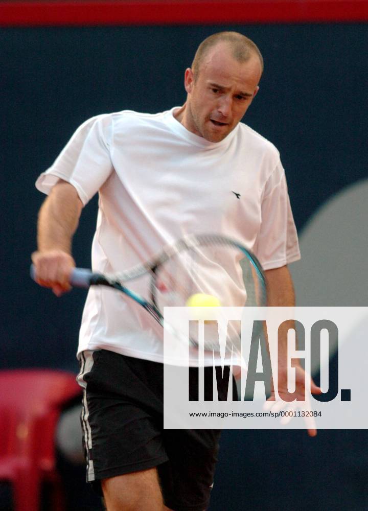 Ivan Ljubicic (Kroatien) - Rückhand Tennis Herren German Open 2004, ATP-Tour, Einzelbild Am Rotherbaum Hamburg Kraft,