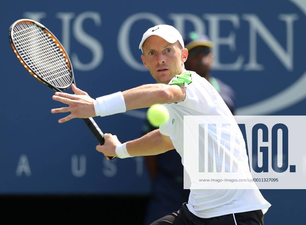 US Open 2012, USTA Billie Jean King National Tennis Center, Flushing Meadows, New York, ITF Grand Slam Tennis Tournament . Nikolay Davydenko (RUS) Aktion, Einzelbild, , Querformat,
