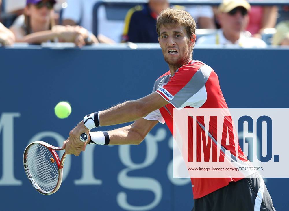 US Open 2012, USTA Billie Jean King National Tennis Center, Flushing Meadows, New York, ITF Grand Slam Tennis Tournament . Martin Klizan (SVK) Aktion, Einzelbild, , Querformat,
