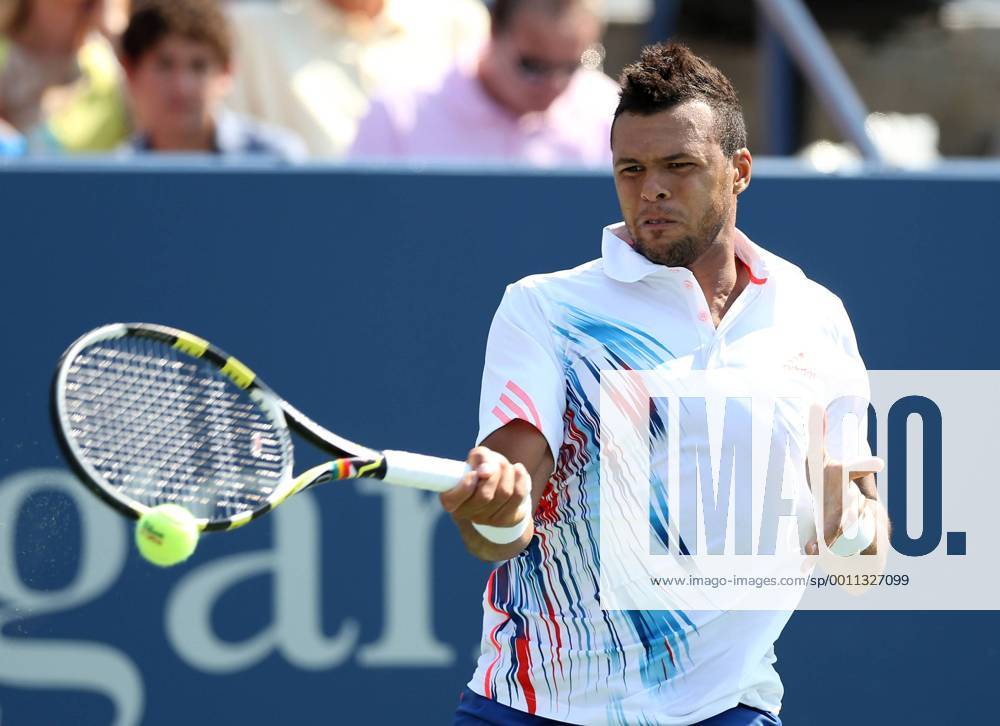 US Open 2012, USTA Billie Jean King National Tennis Center, Flushing Meadows, New York, ITF Grand Slam Tennis Tournament . Jo-Wilfried Tsonga (FRA) Aktion, Einzelbild, , Querformat,