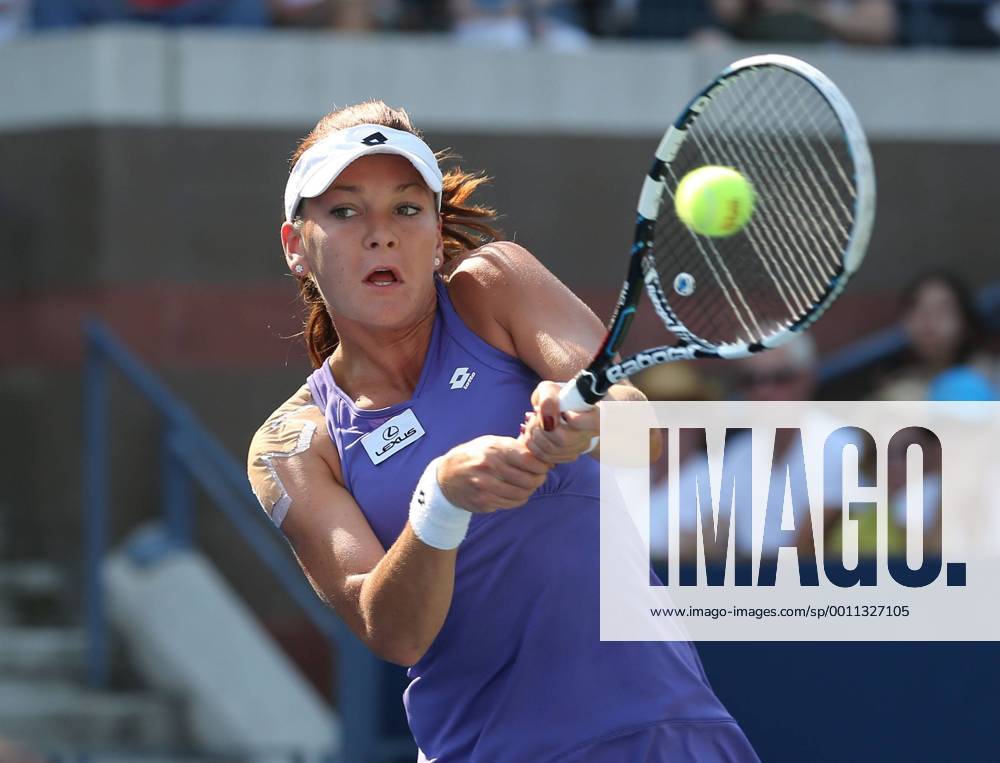 US Open 2012, USTA Billie Jean King National Tennis Center, Flushing Meadows, New York, ITF Grand Slam Tennis Tournament . Agnieszka Radwanska (POL) Aktion, Einzelbild, , Querformat,