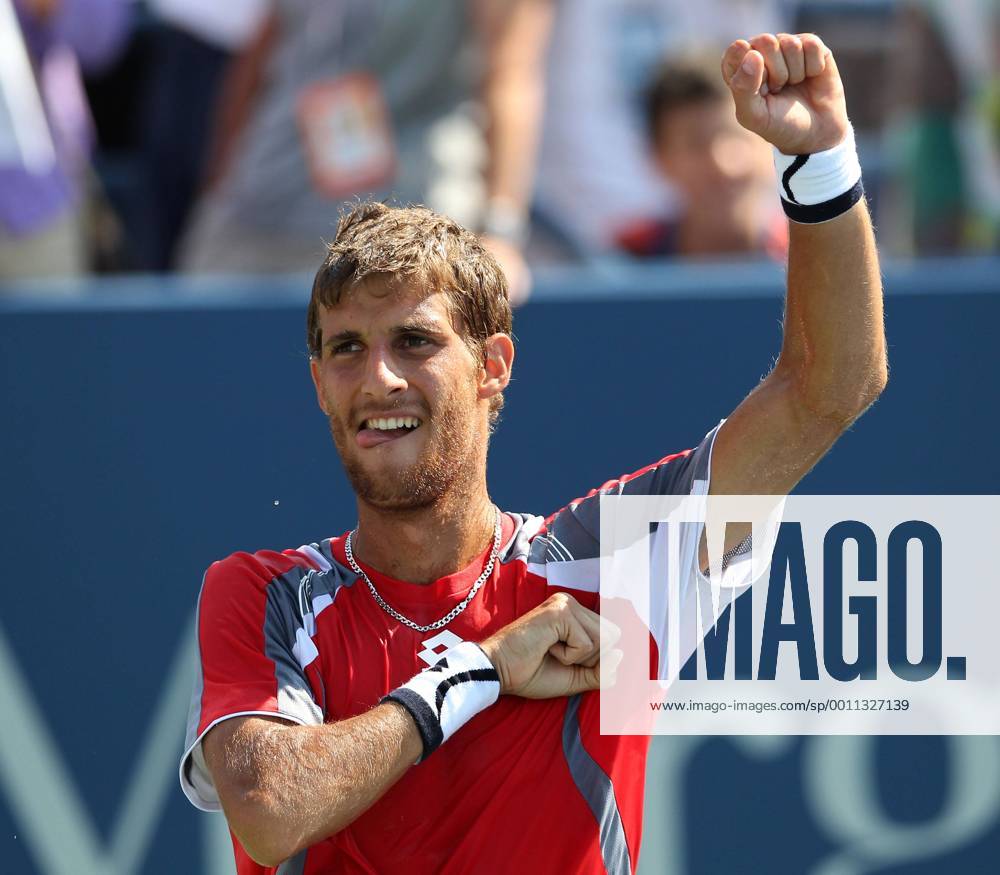 US Open 2012, USTA Billie Jean King National Tennis Center, Flushing Meadows, New York, ITF Grand Slam Tennis Tournament . Martin Klizan (SVK) jubelt nach seinem Sieg, Jubel, Emotion, Freude, Einzelbild, , Hochformat,