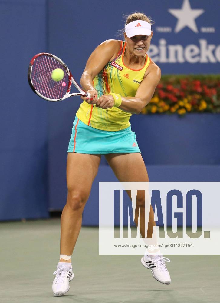 US Open 2012, USTA Billie Jean King National Tennis Center, Flushing Meadows, New York, ITF Grand Slam Tennis Tournament . Angelique Kerber (GER) Aktion, Einzelbild, Hochformat,