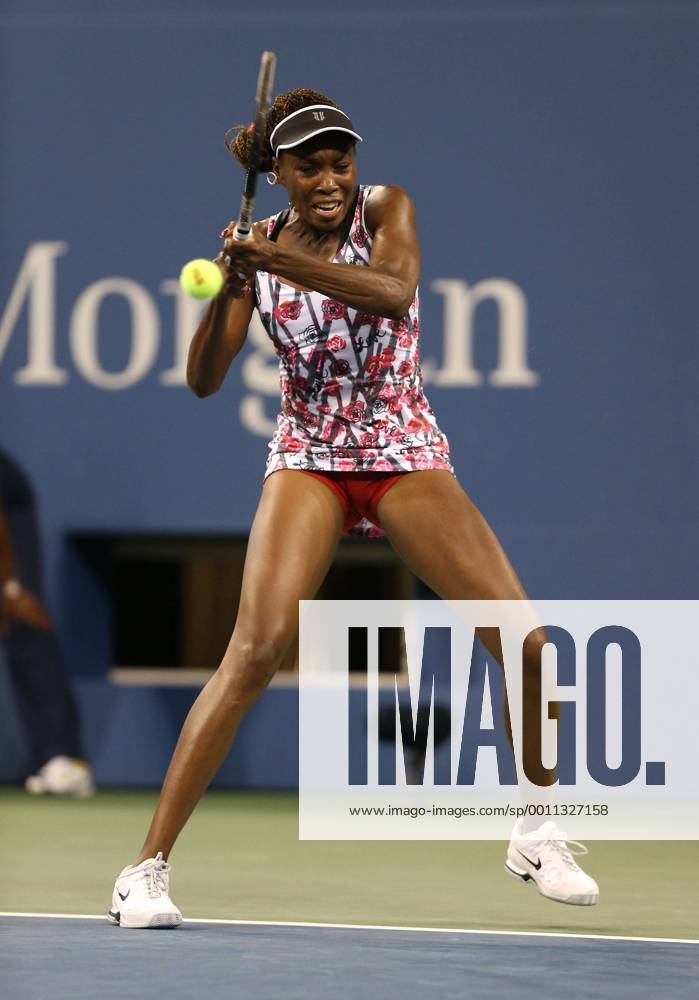 US Open 2012, USTA Billie Jean King National Tennis Center, Flushing Meadows, New York, ITF Grand Slam Tennis Tournament . Venus Williams (USA) Aktion, Einzelbild, Hochformat,