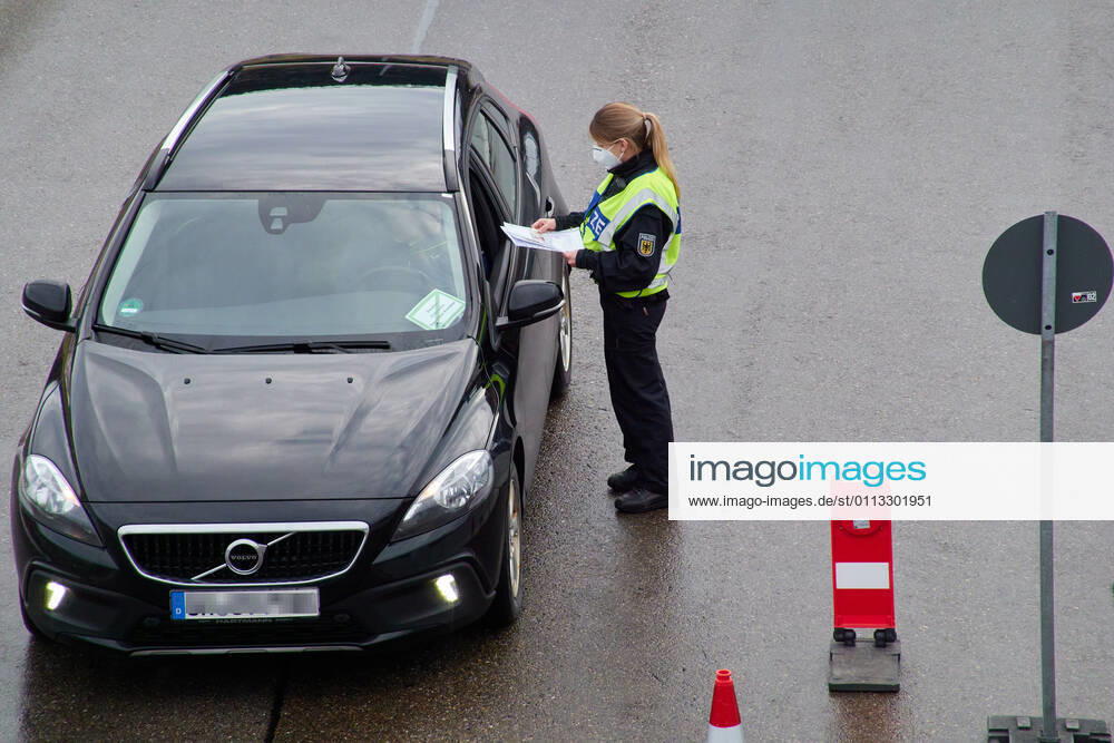 Policemen control every vehicle entering the border from Tyrol, Tirol to Germany due to the Corona virus disease (COVID-19) and mutations. on February 16, 2021 in Füssen, Bavaria, Germany