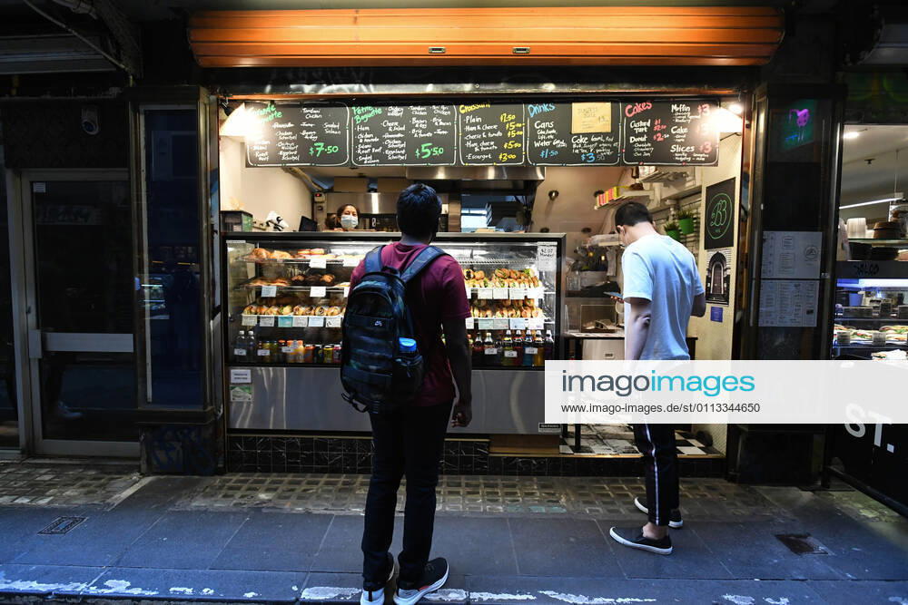 VICTORIA CORONAVIRUS COVID19, People order takeaway food in Centre Place, Melbourne, Thursday, February 18, 2021. Victoria has recorded no new locally acquired coronavirus cases as life returns to COVID-normal after the state s five-day circuit breaker lockdown. ( NO ARCHIVING, , NO USE IN BOOKS WITHOUT CONSENT MELBOURNE VIC AUSTRALIA