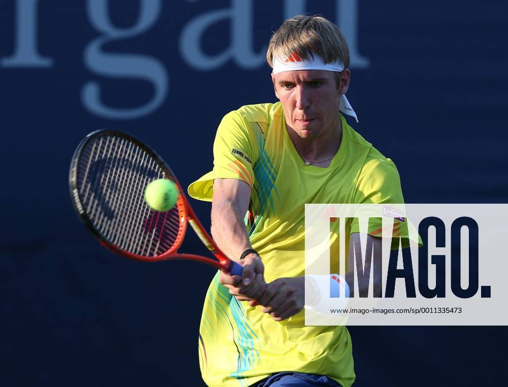US Open 2012, USTA Billie Jean King National Tennis Center, Flushing Meadows, New York, ITF Grand Slam Tennis Tournament . Cedrik-Marcel Stebe (GER) Aktion,Einzelbild,Halbkörper,Querformat,