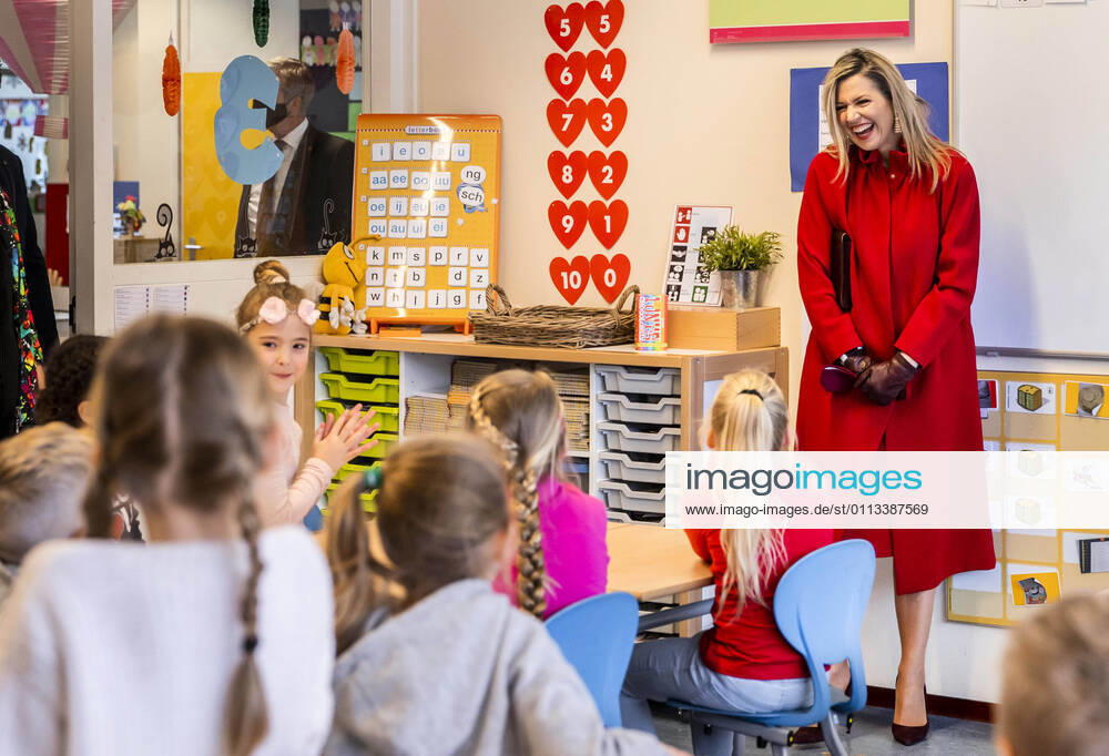 Queen Maxima visited the Sabina van Egmond Christian primary school in Oud-Beijerland.