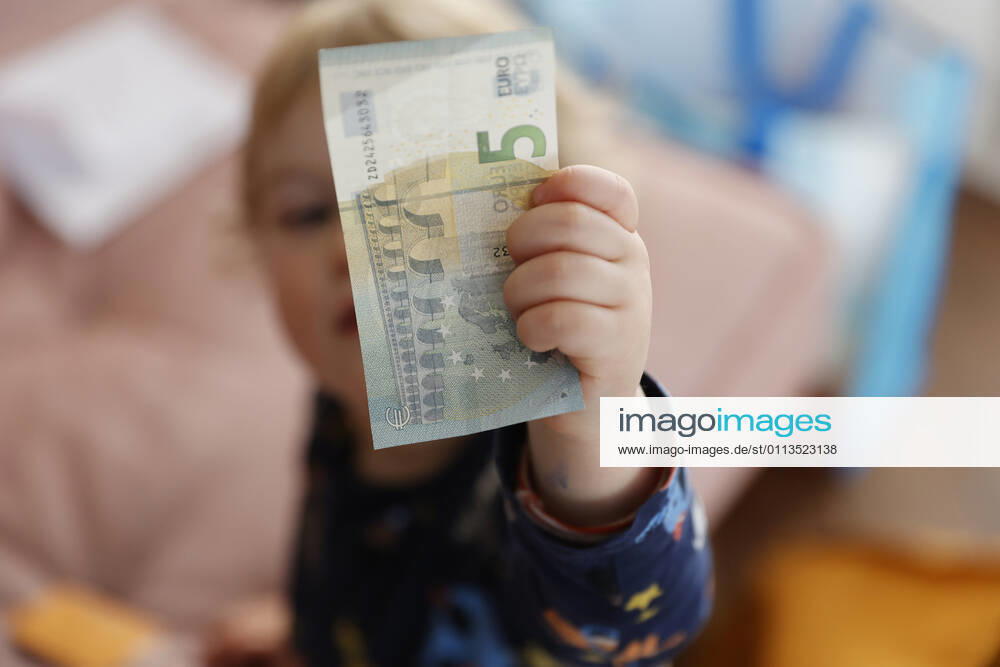 Topic Poverty in families in Germany Bonn Germany